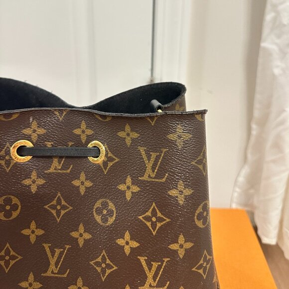 LOUIS VUITTON NeoNoe MM in Black - Picture 8 of 16